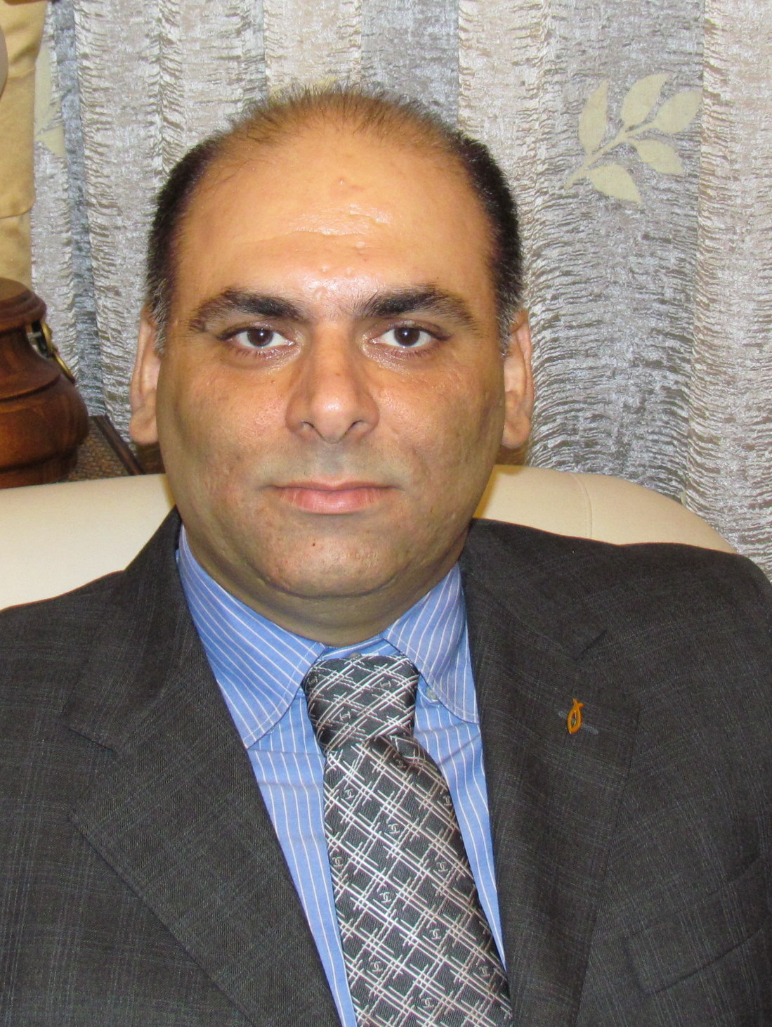 کورش لاهوتی